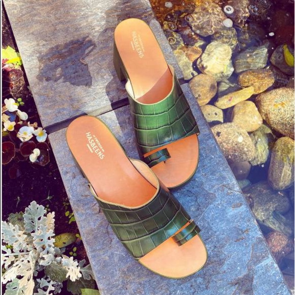 Green croc toe strap clog